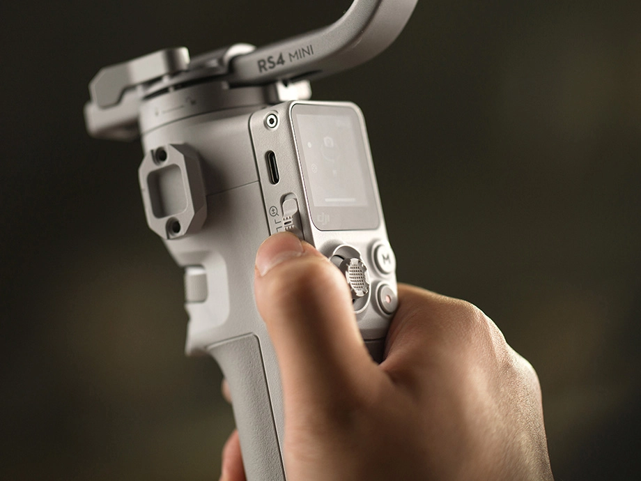 фото Монопод-стабілізатор DJI RS 4 Mini Combo