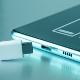 Szybkie ładowanie w smartfonie. Jak działa, ile trwa i więcej przydatnych informacji