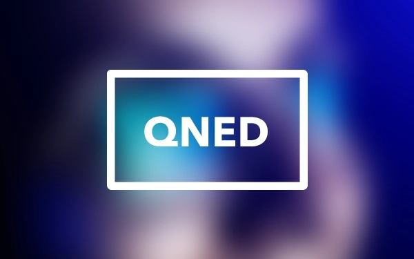 Зображення зі словом QNED на синьо-фіолетовому фоні