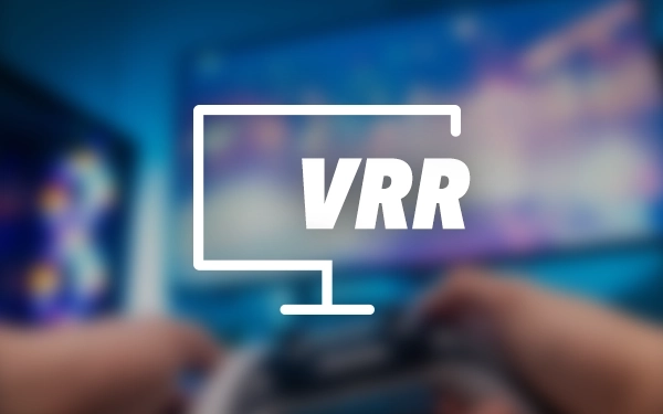 Значок VRR на фоне монитора и контроллера – символ технологии переменной частоты обновления экрана.