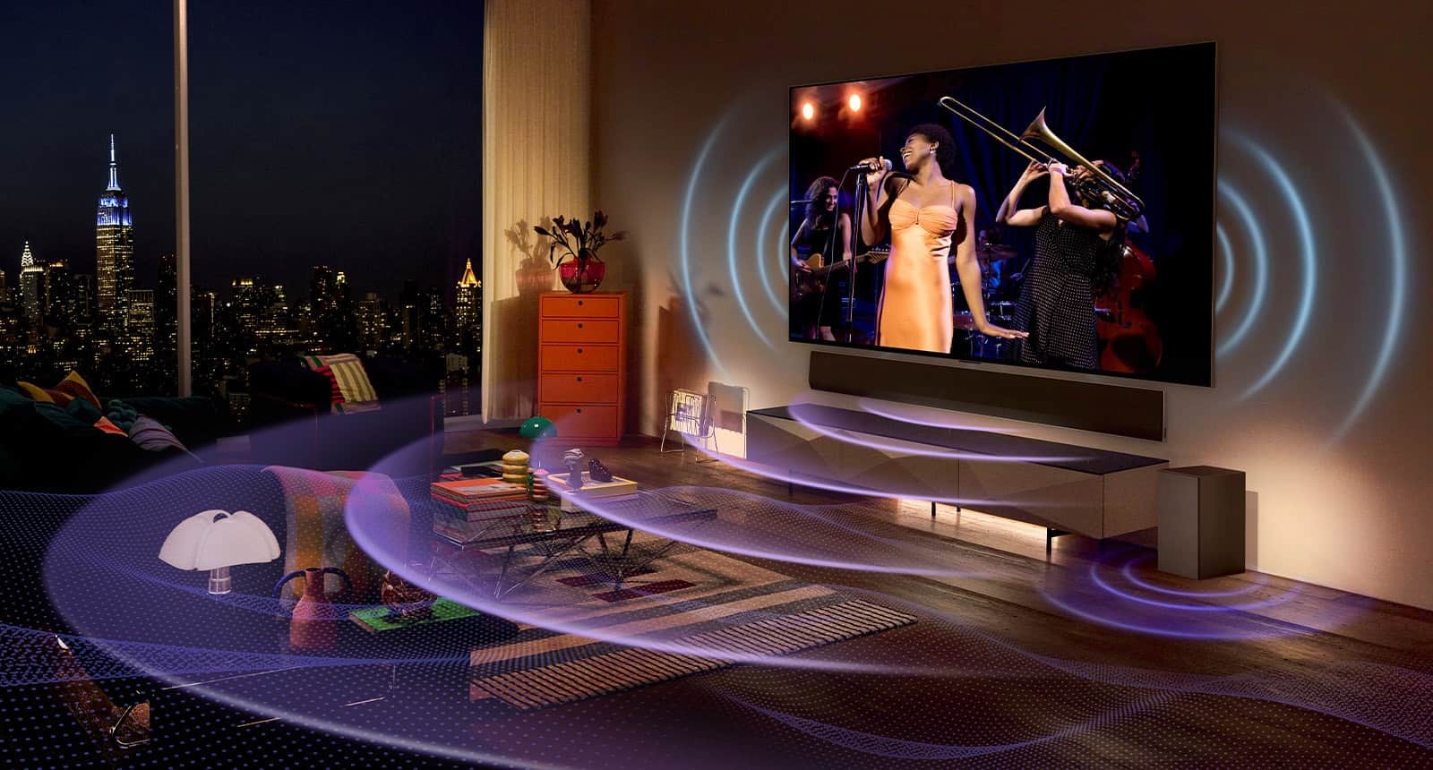 Фото OLED-телевізора LG у приміщенні. Телевізор показує сцену з концерту. Сині вигнуті лінії, що представляють звук, що надходить із телевізора, і фіолетові вигнуті лінії, що представляють звук, що надходить із звукової панелі, заповнюють простір.