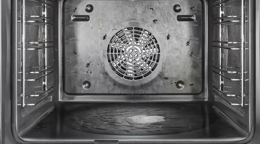 Всередині духовки.