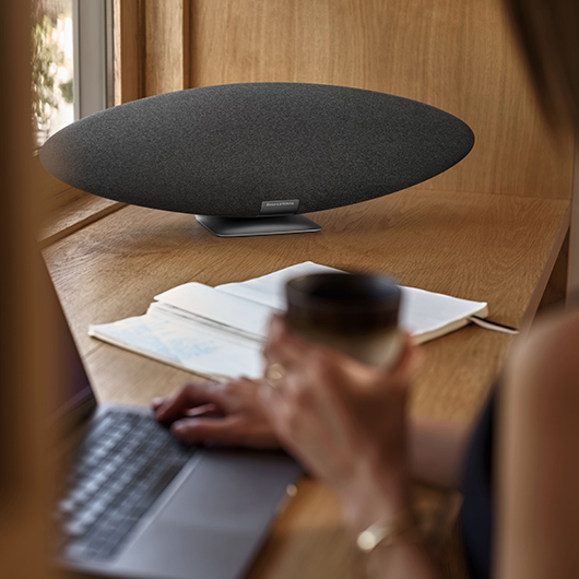 Bowers & Wilkins Zeppelin Pro Edition – музика з різних джерел