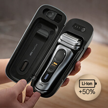Aż do 6 tygodni golenia bez konieczności ponownego ładowania. Przenośne etui do ładowania PowerCase dostarcza +50% litowo-jonowej energii, by zapewnić nawet do 90 minut golenia bez ładowania.