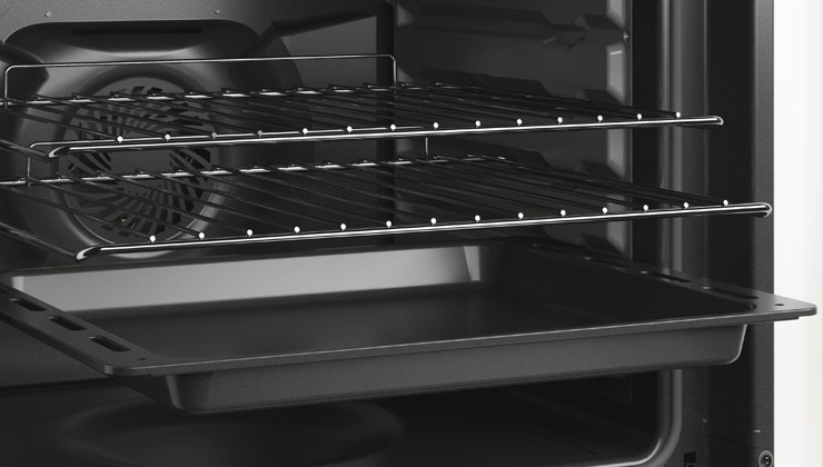 Wyposażenie: blacha + 2 ruszty