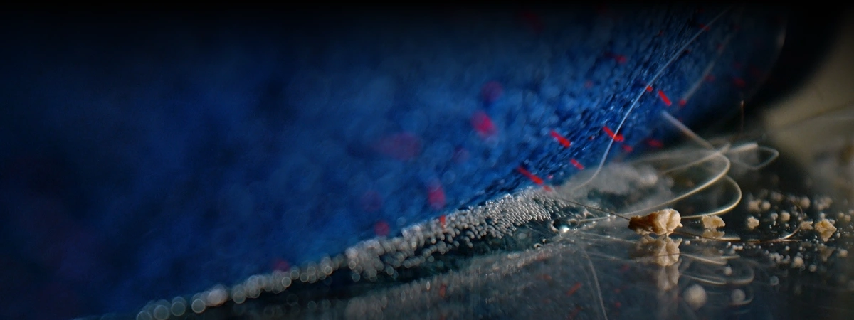 Крупний план роликової конструкції з видимими щетинками