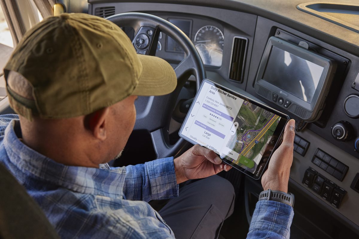 zdjęcie nawigacji garmin do ciężarówek dēzl LGV720