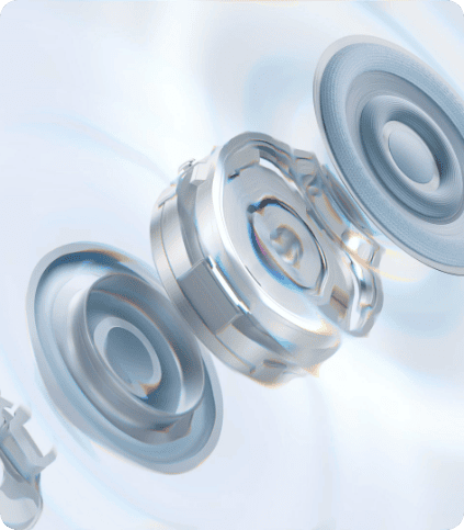 На світлому фоні внутрішні компоненти навушника, розібрані на перші частини