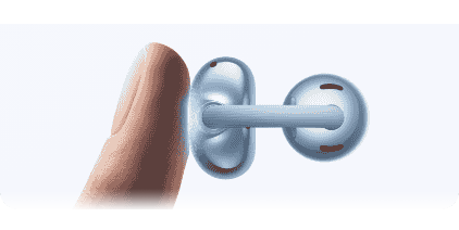 Палець торкається завушної частини навушника FreeClip2