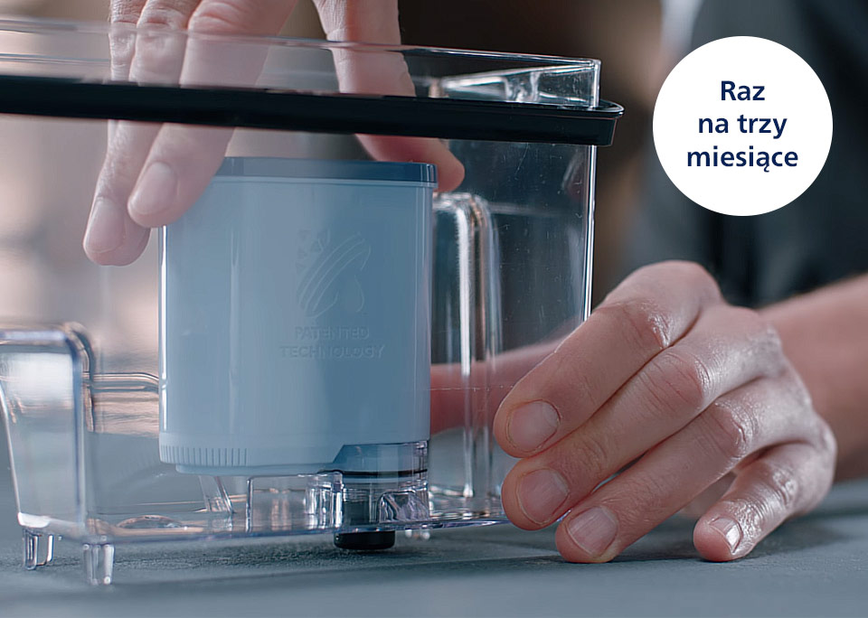 Wymiana filtra zależy od powiadomienia wyświetlanego przez ekspres