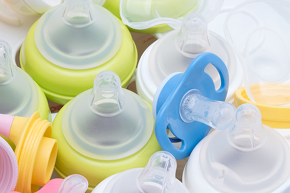 Дитячі пустушки - пластикові