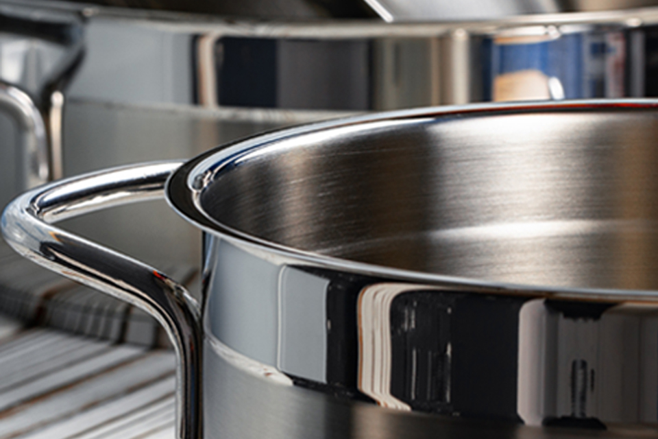 Каструлі та сковорідки - фото