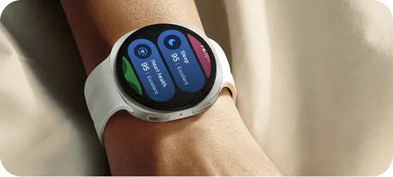 Galaxy Watch na nadgarstku wyświetla dane o tętnie, stresie i śnie.