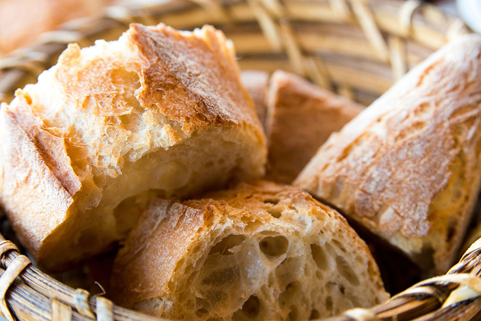 Розморожуйте хліб, м'ясо, овочі або рибу в мікрохвильовці