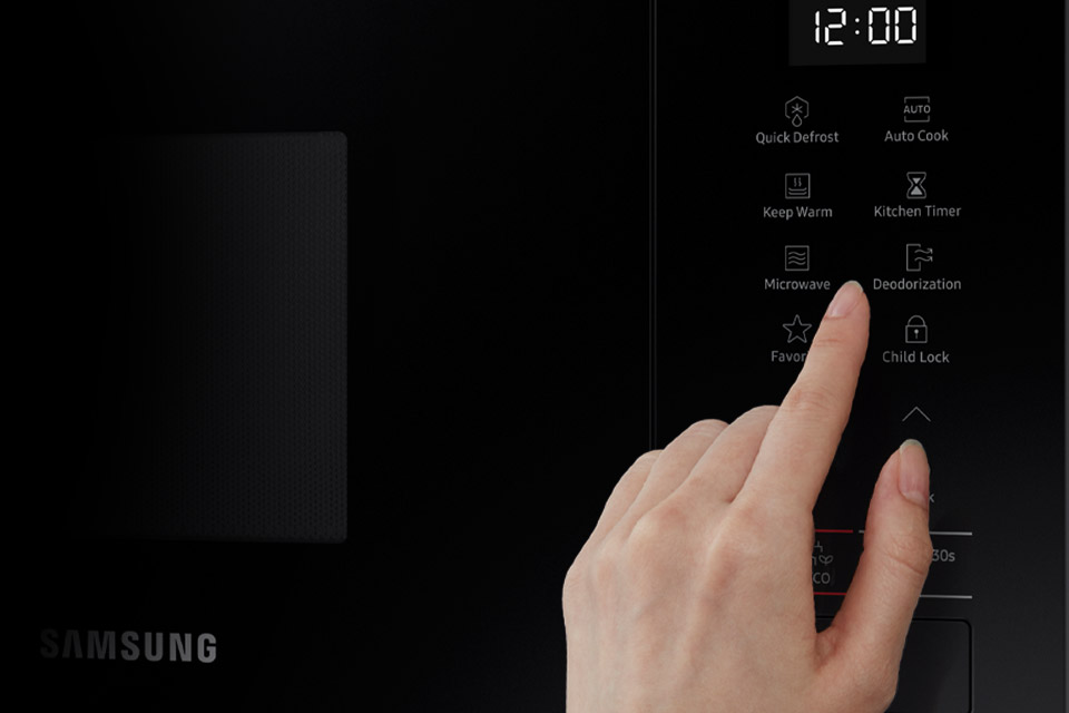 Збільшене зображення сенсорної панелі мікрохвильової печі Samsung MS22M8254AT, яку можна купити в Rtv Euro Agd
