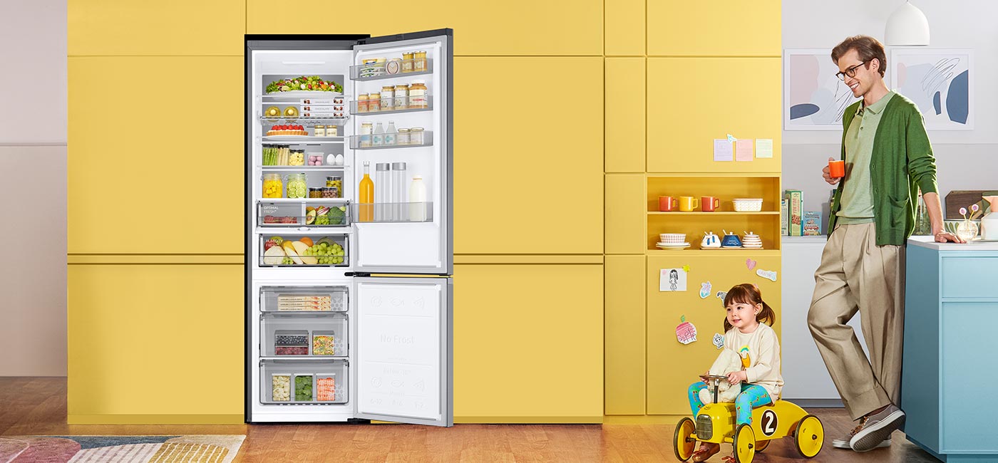 Подивіться, як виглядає холодильник Samsung RB38C775CS9 всередині