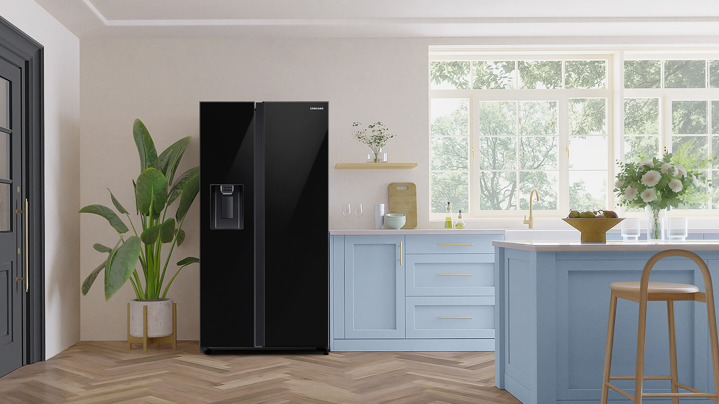 Холодильник Samsung Side by Side RS65DG54M32CEO з чорною глянцевою передньою частиною в наявності в мережі магазинів RTV EURO AGD Холодильник Samsung Side by Side RS65DG54M32CEO з чорною глянцевою передньою частиною в наявності в мережі магазинів RTV EURO AGD
