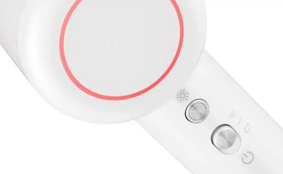 Крупний план задньої частини фена Sencor, на якому видно кнопки для налаштування його параметрів.