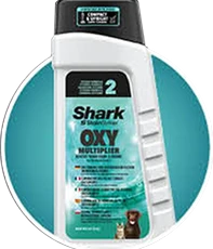 Пляшка рідини Shark Oxy Multiplier на синьому фоні