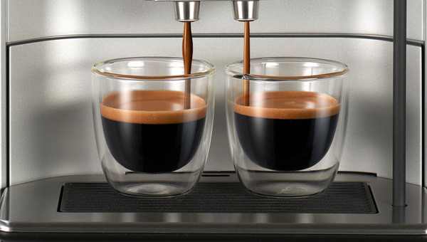 Dziel się radością: możliwość wyboru dwóch filiżanek espresso i café crème.