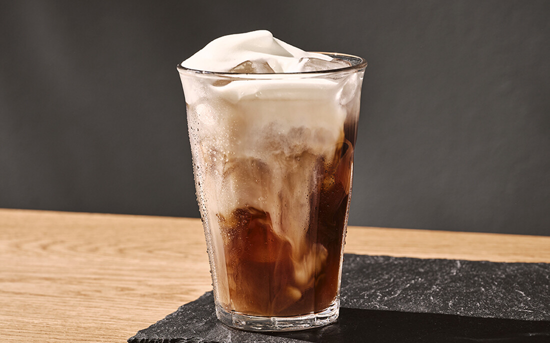 Холодный макиато – с нежной молочной пеной сверху