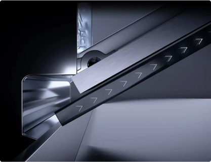 Крупний план сучасного розсувного шарніра, що показує точний механізм руху.