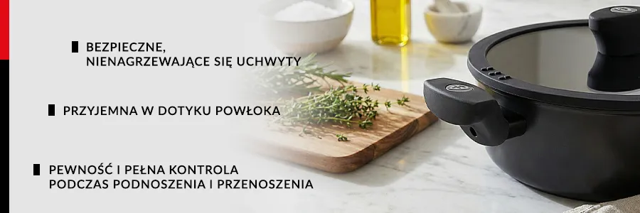 Przybliżenie na garnek ZWIEGER KORRA stojący na marmurowym blacie, obok garnka leży drewniana deska do krojenia na której leży rozmaryn w gałązkach