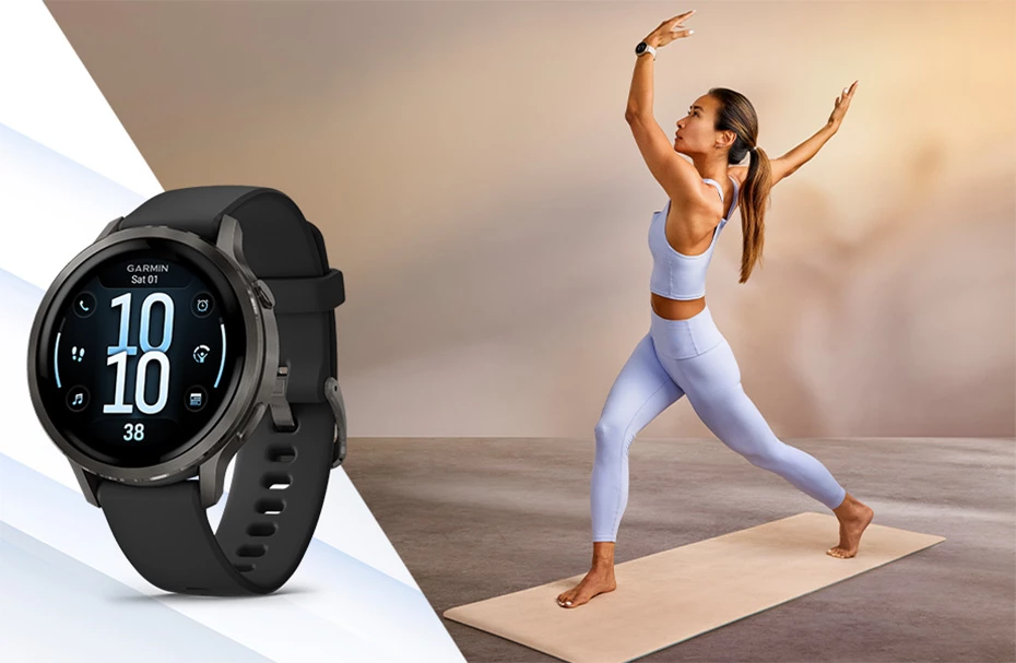 Женщина занимается йогой в легкой одежде, на переднем плане — часы Garmin Venu 4 с экраном рядом.