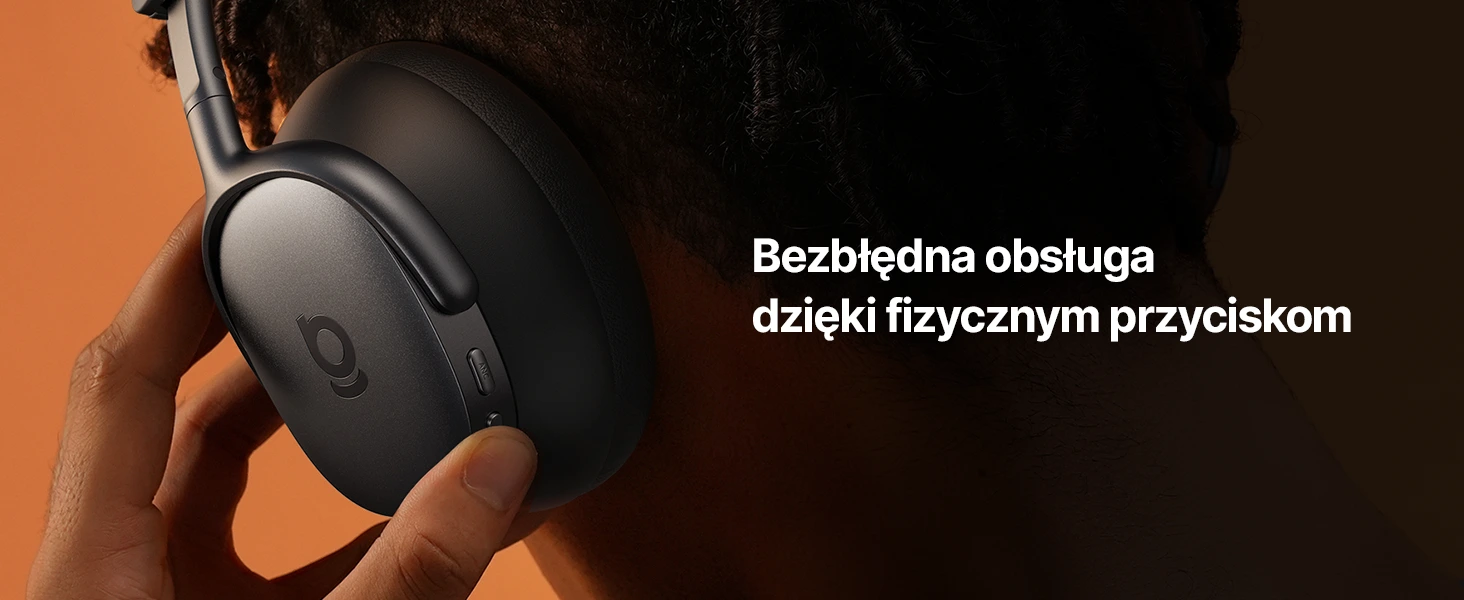 Крупний план навушників XH1, одягнених на голову користувача, з акцентом на руку, що лежить на кнопках на корпусі.