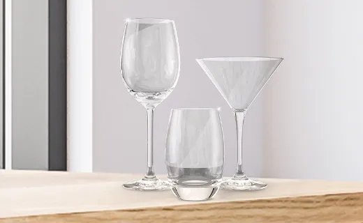 Келихи на столі