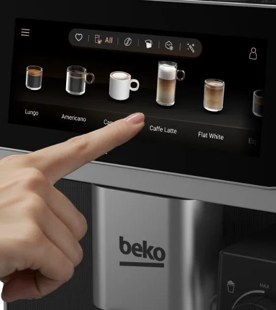 Палець вибирає капучино на сенсорному екрані кавоварки Beko.