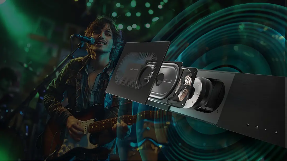 Саундбар з видимим інтер'єром та фоновим музикантом на сцені.