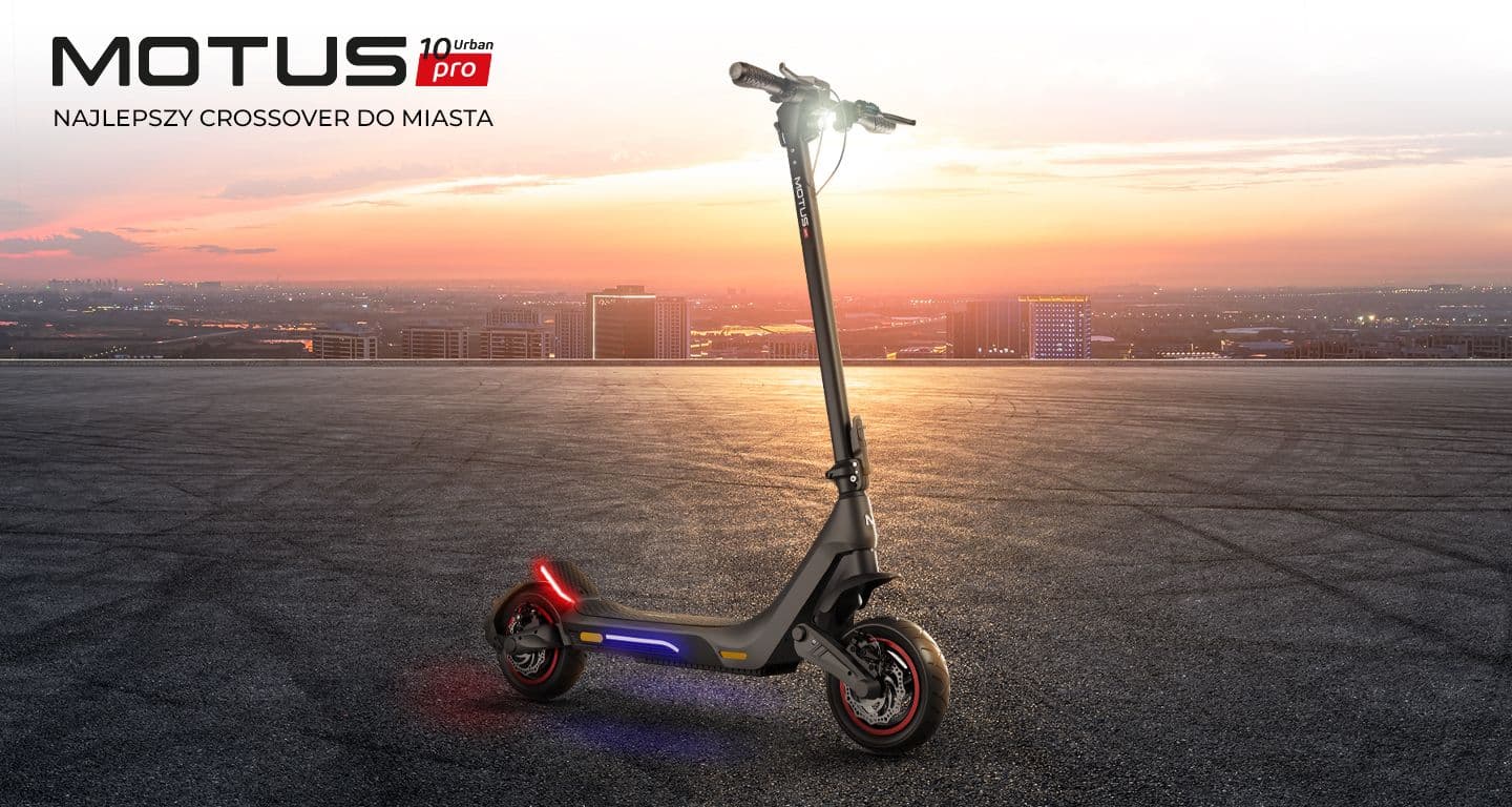 Скутер Pro10 Urban на фоні міста