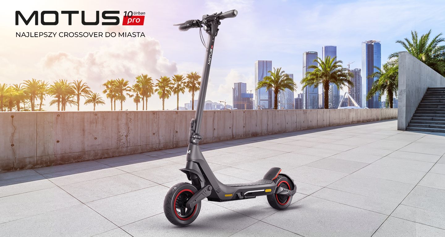 Скутер Pro10 Urban на фоні ранкового міста