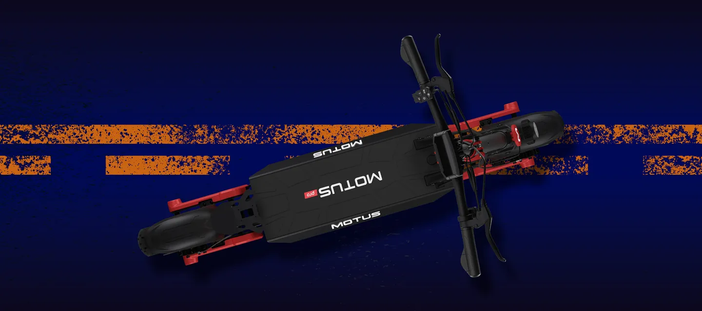 Скутер, зображений зверху