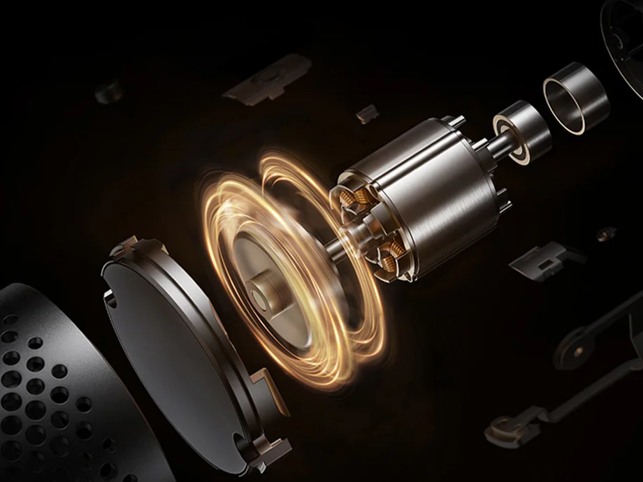 Розібрані компоненти двигуна зі світловими ефектами на чорному фоні