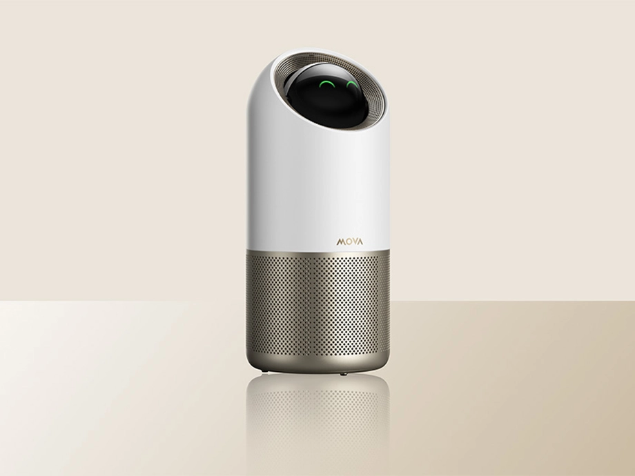 Легкий очищувач повітря на бежевому фоні