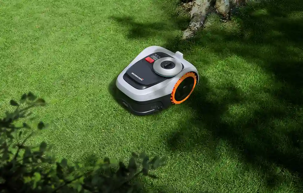 робот, що косить газон, зображений зверху