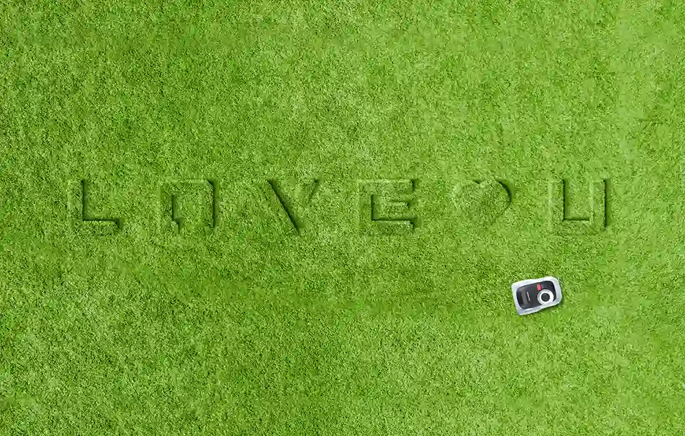 робот, що косить траву, на основі слова "кохаю тебе"