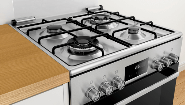 Wolnostojąca kuchenka z płytą gazową oraz termoobiegiem 3D: zapewni perfekcyjny rezultat pieczenia na kilku poziomach jednocześnie.