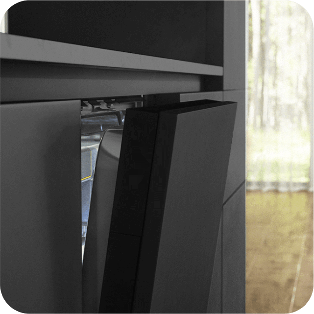 Zmywarka z funkcją automatycznego otwierania drzwi po zakończeniu cyklu.