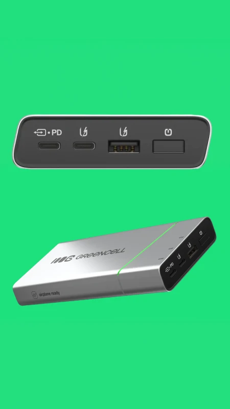 Крупний план портів USB-C, USB-A та кнопки живлення.