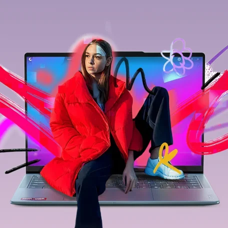 Laptop Lenovo Yoga Slim 7, kobieta na tle ekranu z kreatywną grafiką